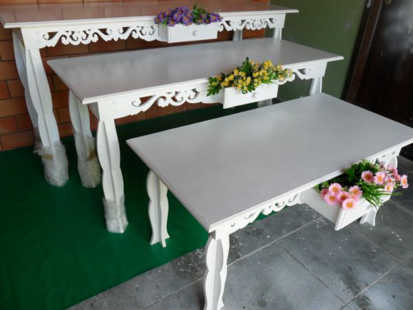 Mesa bordada com gaveta 1,20m